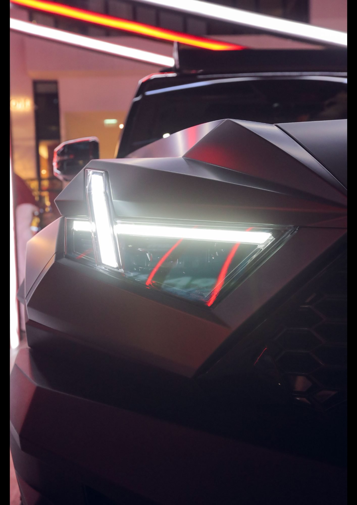 Product reveal lighting detail